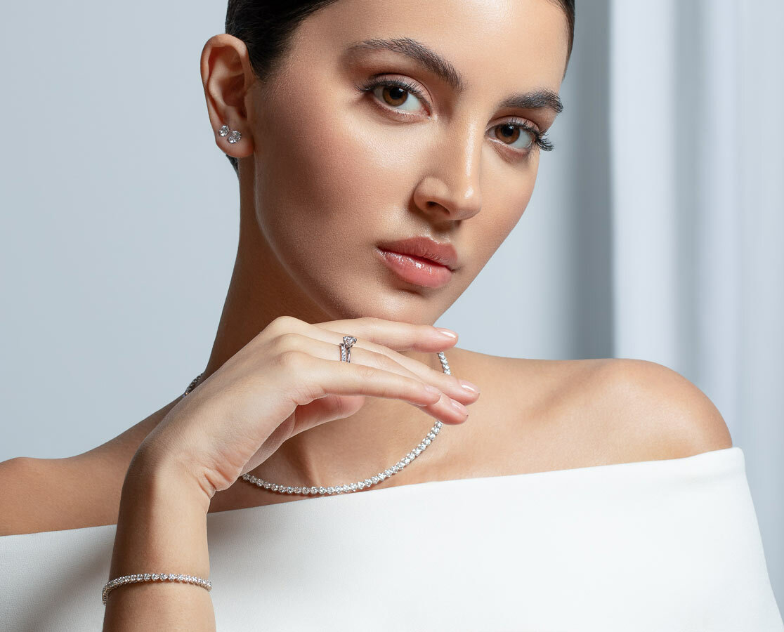 Schmuck für jeden Anlass: Halsschmuck, Armschmuck, Ohrschmuck