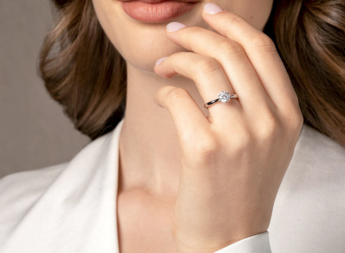 Solitärring mit einzelnem Diamant