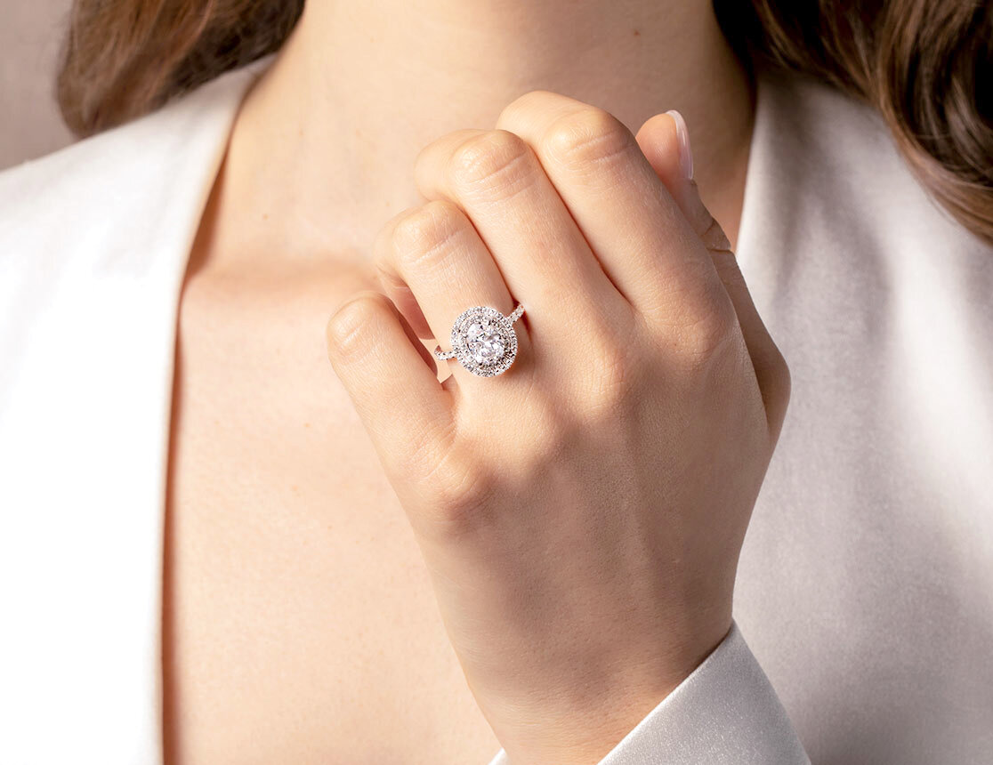 Extravagante Cocktailringe mit Farbedelstein