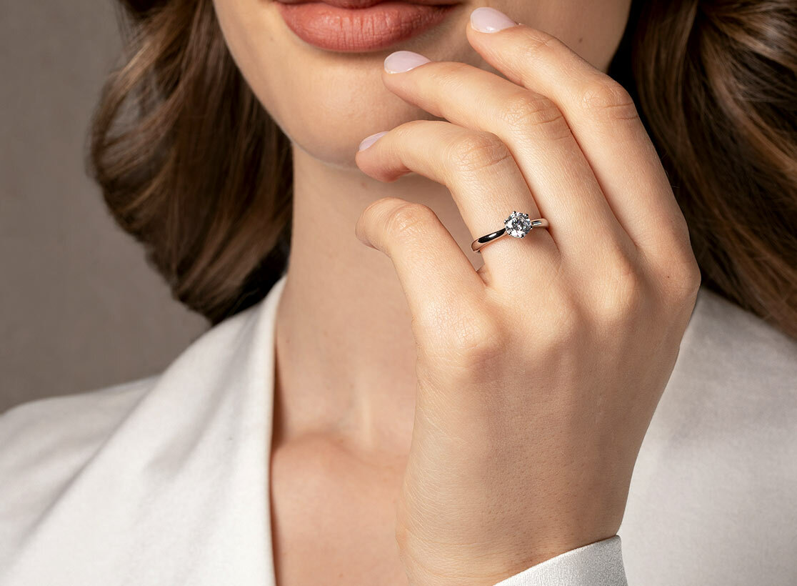Zauberhaft: Solitärring mit einzelnem Diamant