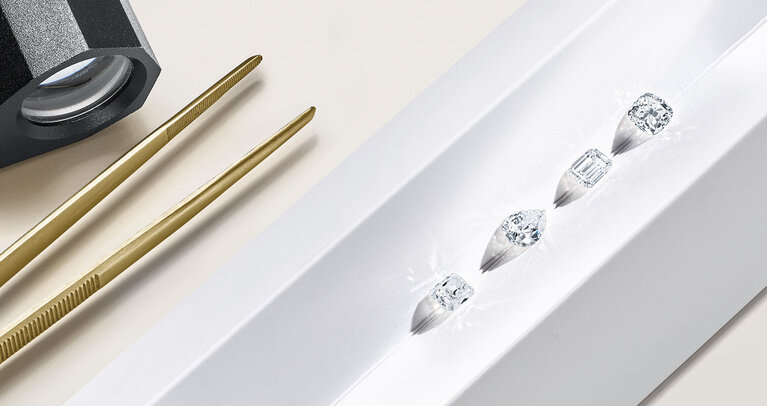 Fancy-Cut-Diamantschliffe – hier Radiant mit Halo und Pavé