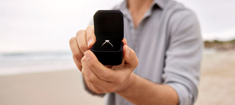 Was sollte ein Verlobungsring kosten?