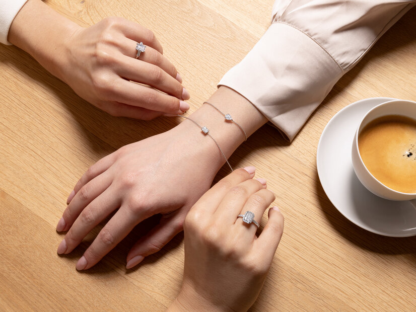 Zwei Armbänder mit Diamanten