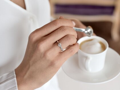Solitärring Romance in 9K Weißgold mit Labordiamant 1,00ct