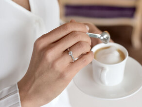 Solitärring Romance in 9K Weißgold mit Labordiamant 1,00ct