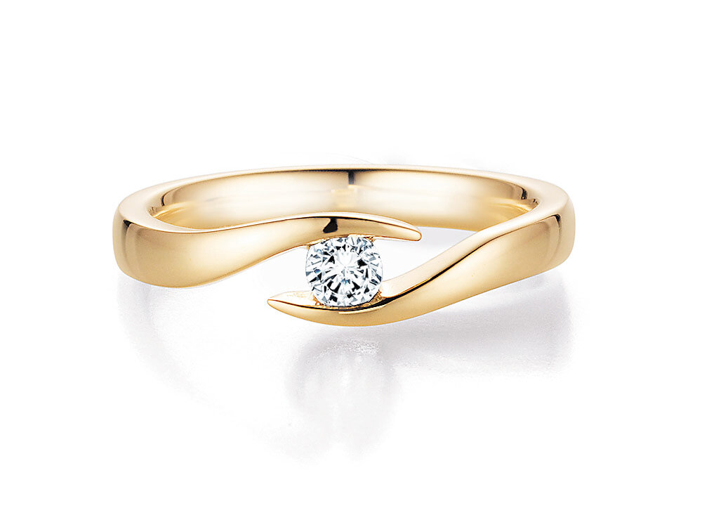 Spannring Twist in 9K Gelbgold mit Labordiamant 0,15ct E/VS