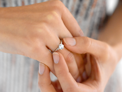 Ring Classic 6 in 9K Weißgold mit Labordiamant 0,50ct