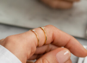 Diamantring Vivid Petite Emerald Cut in Gelbgold