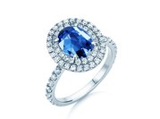 Farbsteinring Double Halo in 9K Weißgold mit Smaragd 0,60ct und Diamanten 0,35ct
