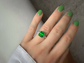 Farbsteinring Emerald Elegance in 9K Gelbgold mit Smaragd 1,80ct und Diamanten 0,40ct