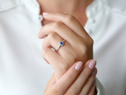 Farbsteinring Jolie in 14K Weißgold mit Saphir 0,25ct und Diamanten 0,06ct