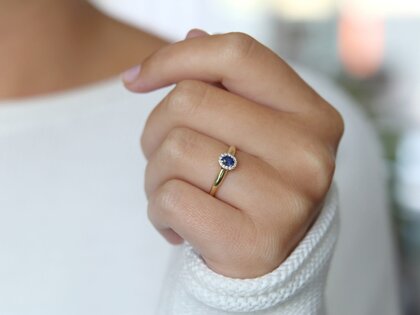 Farbsteinring Jolie in 9K Gelbgold mit Saphir 0,25ct und Diamanten 0,06ct