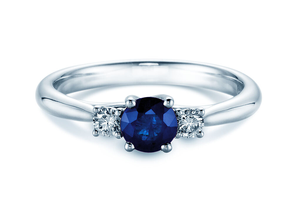 Farbsteinring Shining Sapphire in 18K Weißgold mit Saphir 0,25ct und Diamanten 0,15ct