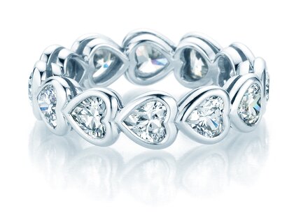 Ring Full of Hearts in Weißgold