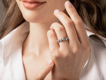 Ring Full of Hearts in Weißgold