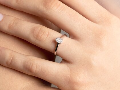 Diamantring Oval Cut in 9K Weißgold mit Diamant 0,75ct