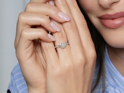 Diamantring Halo Petite in Weißgold