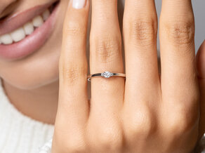 Ring Vivid Petite Diamond in Gelbgold