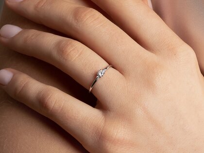 Ring Vivid Petite Diamond in Gelbgold
