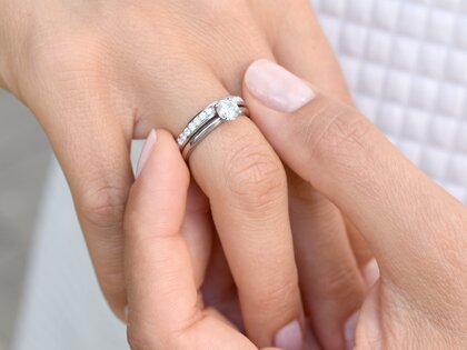 Solitärring Classic 4 in 9K Weißgold mit Diamant 0,75ct