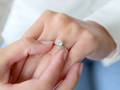 Solitärring Classic 6 in 9K Weißgold mit Diamant 0,75ct