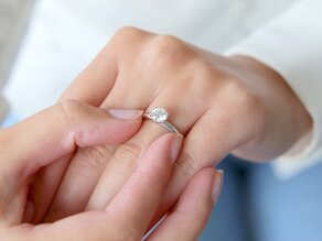 Solitärring Classic 6 in 9K Weißgold mit Diamant 0,75ct