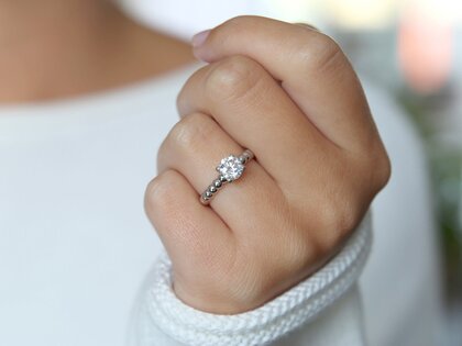 Solitärring Classic Beads in 9K Weißgold mit Diamant 1,00ct