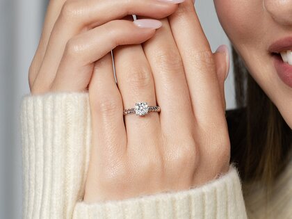 Solitärring Classic Loop in 9K Roségold mit Diamant 1,00ct