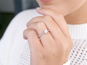 Solitärring Classic Loop in 14K Weißgold mit Diamant 0,50ct