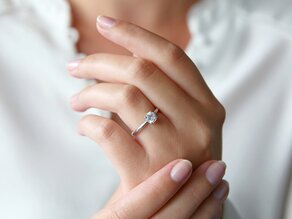 Solitärring Delight in 9K Weißgold mit Diamant 0,75ct