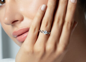 Solitärring Evoke in 9K Weißgold mit Diamant 0,75ct