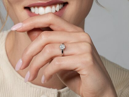 Solitärring Melody in 9K Weißgold mit Diamant 1,00ct