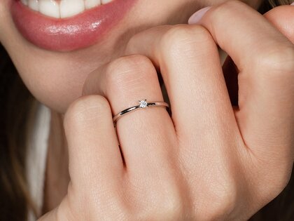 Solitärring Modern Petite in 14K Gelbgold mit Diamant 0,05ct G/SI