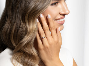 Solitärring Modern in 9K Weißgold mit Diamant 0,25ct