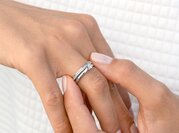 Solitärring Modern in 9K Weißgold mit Diamant 0,25ct