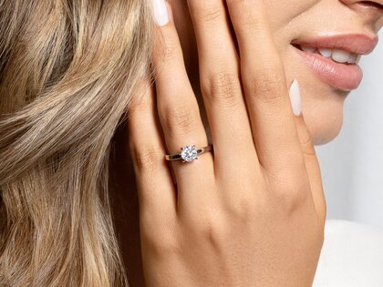 Solitärring Modern in 9K Weißgold mit Diamant 0,75ct