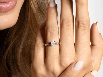 Solitärring Romance in 9K Weißgold mit Diamant 0,50ct
