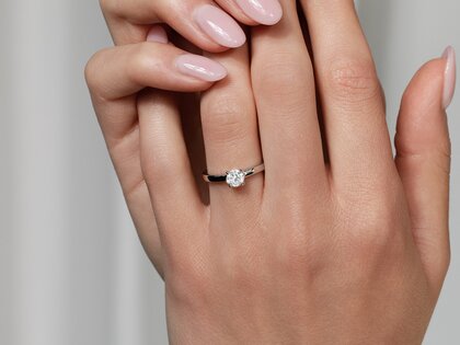 Solitärring Romance in 9K Weißgold mit Diamant 0,50ct