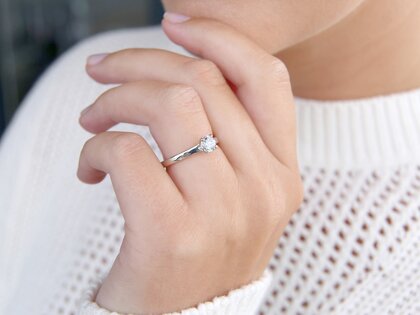 Solitärring Romance in 9K Weißgold mit Diamant 0,50ct