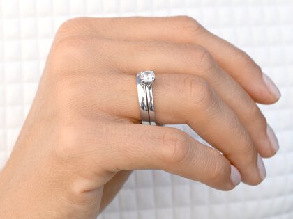 Solitärring Romance in 9K Weißgold mit Diamant 0,50ct
