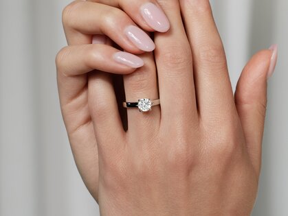 Solitärring Romance in 9K Weißgold mit Diamant 1,00ct