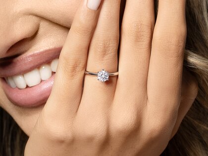 Solitärring Spirit in 9K Weißgold mit Diamant 0,75ct