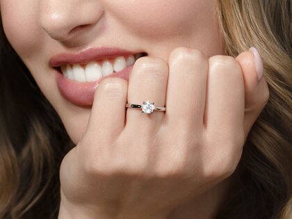 Solitärring Surprise in 14K Weißgold mit Diamant 0,75ct