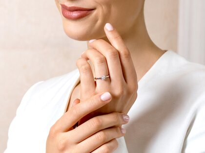Solitärring Surprise in 14K Weißgold mit Diamant 0,75ct