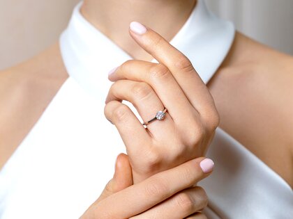 Solitärring Surprise in 9K Weißgold mit Diamant 1,00ct
