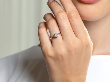 Spannring Touch in 9K Gelbgold mit Diamant 0,50ct D/IF