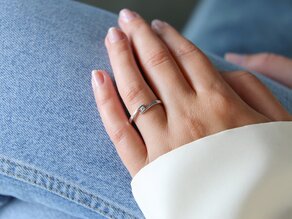 Spannring Twist in 14K Weißgold mit Diamant 0,03ct G/SI