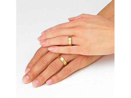 Eheringe Dürrenmatt in 14K Gelbgold mit Diamant 0,02ct G/SI
